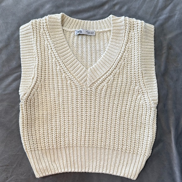 ZARA Sweater Vest Cream Colored Knit Ribbed Detailing at-Neck Women’s Size Small - Picture 1 of 12